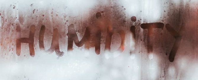 The word “humidity” is written on a fogged mirror.